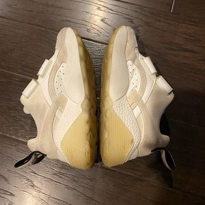 stella mccartney sneaker (used)